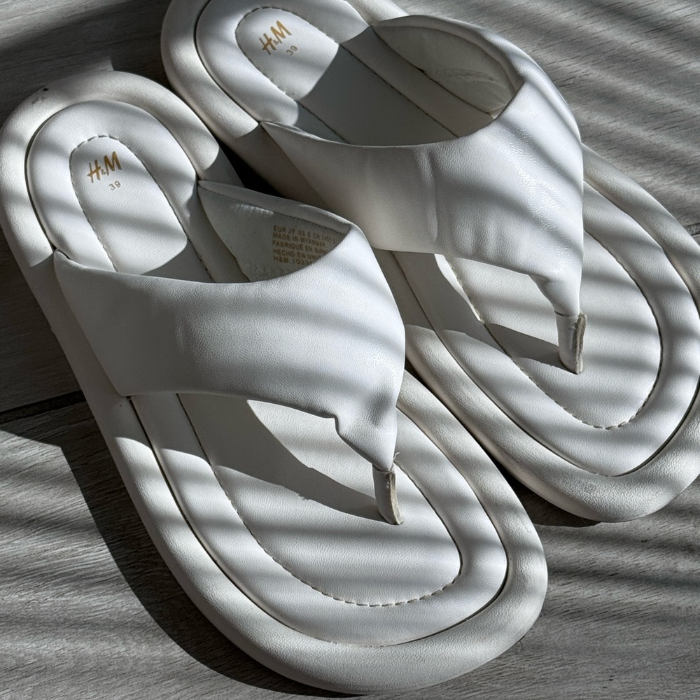 The flip-flops are white in color. Size 39. H&M. Excellent condition.